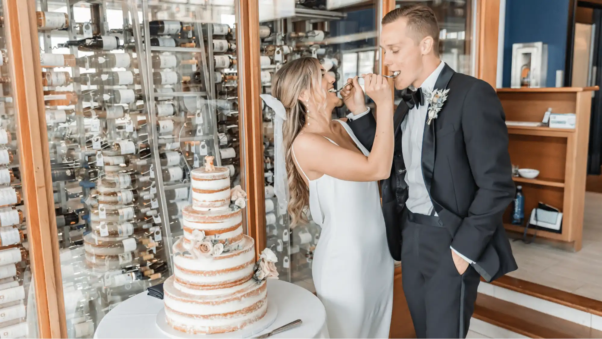Our Favorite Beach Wedding Cake Ideas